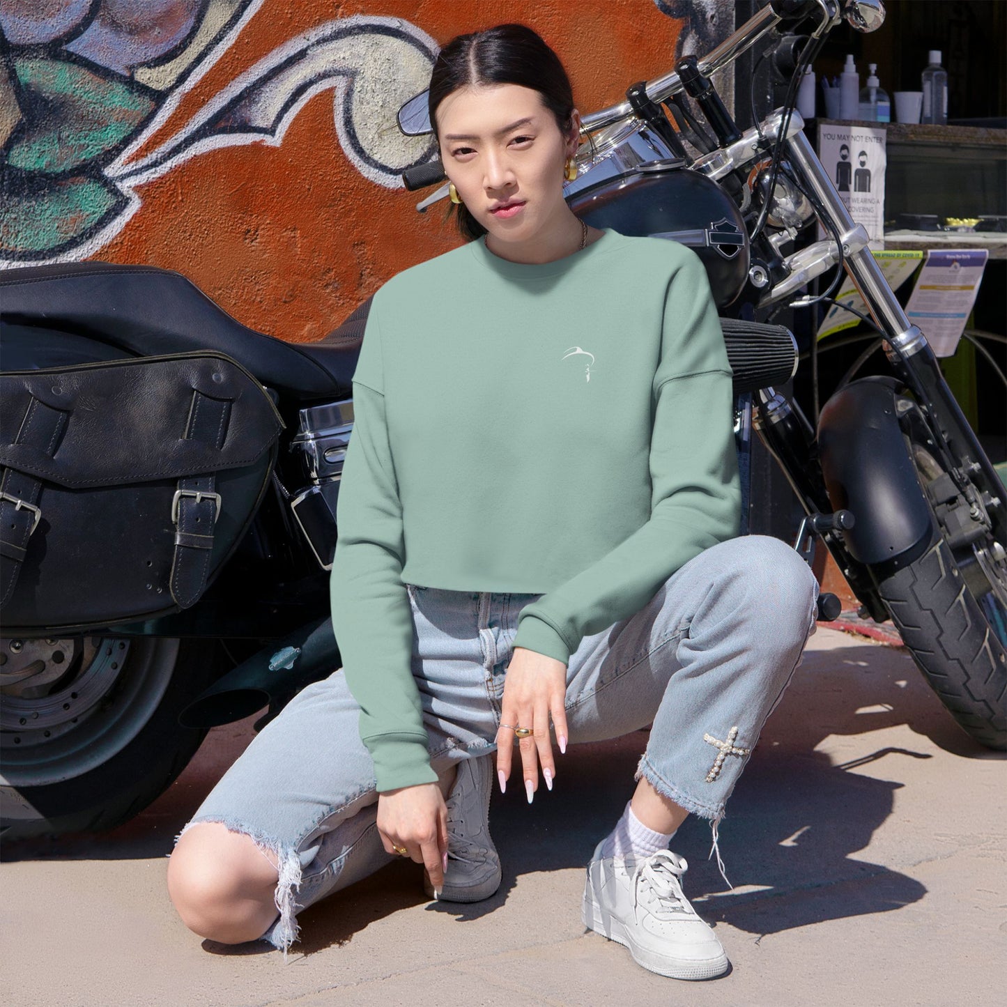 ItsBeniTeam™ | Essential Women's Cropped Sweatshirt – Minimal Everyday Comfort