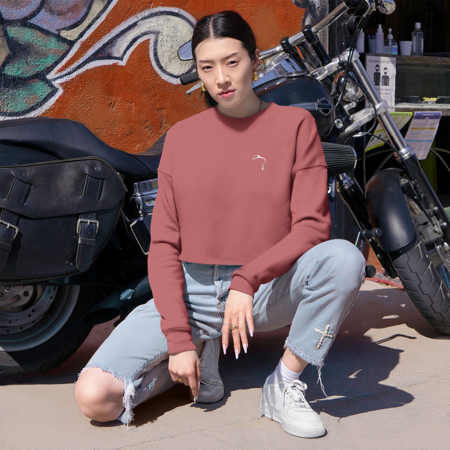 ItsBeniTeam™ | Essential Women's Cropped Sweatshirt – Minimal Everyday Comfort