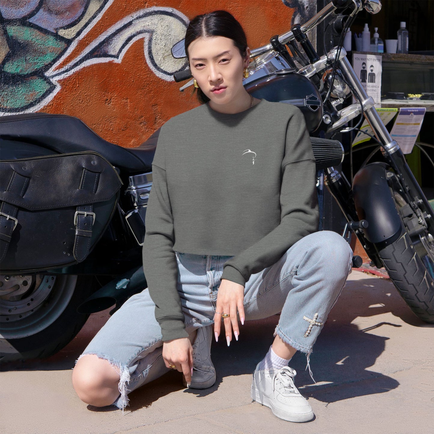 ItsBeniTeam™ | Essential Women's Cropped Sweatshirt – Minimal Everyday Comfort